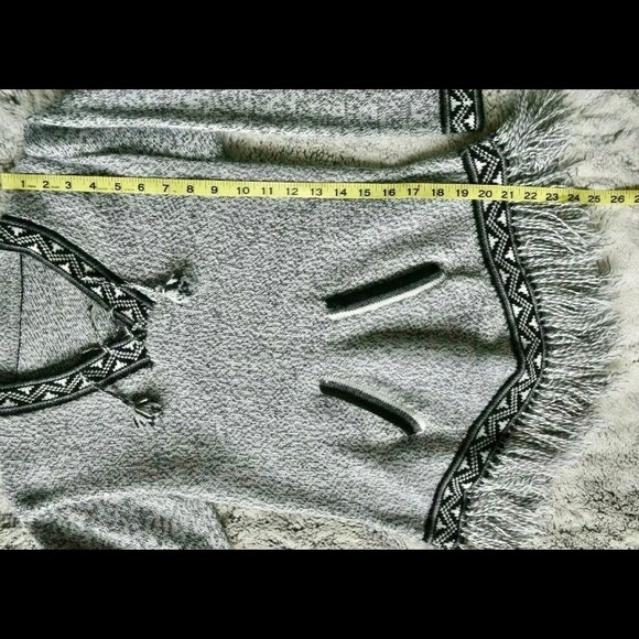 NWOT, Peruvian knitted Sweater GREY BLACK WHITE Tassel  Sz S, New withou… - Picture 4 of 8